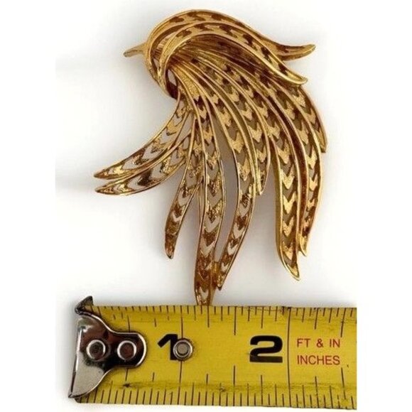 Vintage Monet Gold Tone Brooch 3 Inch Signed Openwork Leaf Spray Pin Jewelry - Picture 5 of 6